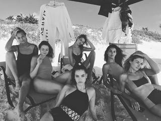 Toni Garrn feet photo thumbnail