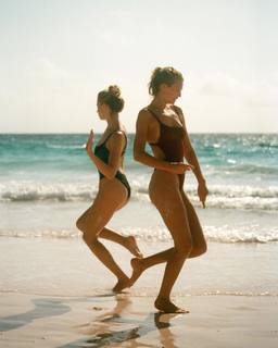 Toni Garrn feet photo thumbnail