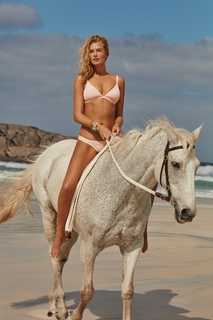 Toni Garrn feet photo thumbnail