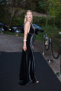 Toni Garrn feet photo thumbnail