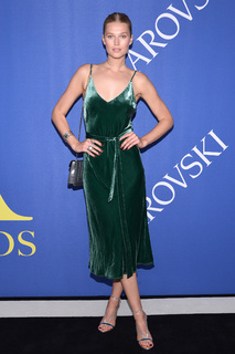 Toni Garrn feet photo thumbnail