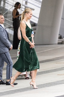 Toni Garrn feet photo thumbnail