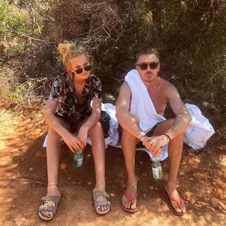 Toni Garrn feet photo thumbnail