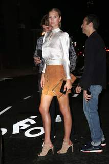 Toni Garrn feet photo thumbnail