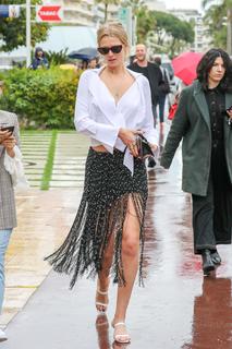 Toni Garrn feet photo thumbnail