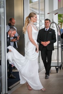 Toni Garrn feet photo thumbnail