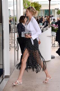 Toni Garrn feet photo thumbnail