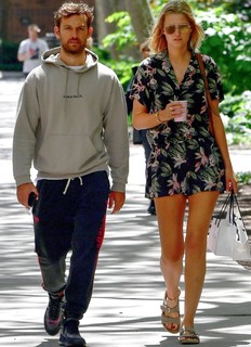 Toni Garrn feet photo thumbnail