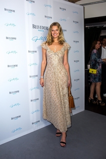 Toni Garrn feet photo thumbnail