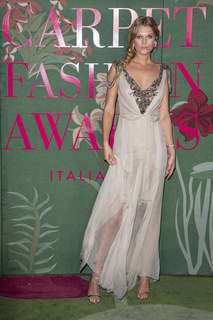 Toni Garrn feet photo thumbnail