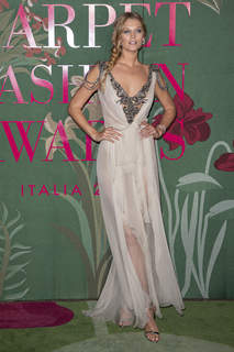 Toni Garrn feet photo thumbnail