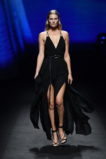 Toni Garrn feet photo thumbnail