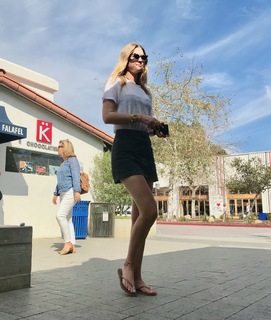 Toni Garrn feet photo thumbnail