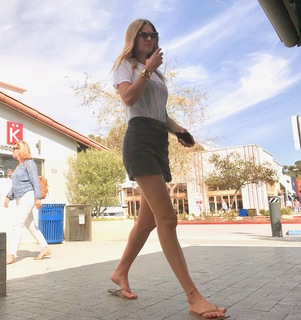 Toni Garrn feet photo thumbnail