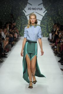 Toni Garrn feet photo thumbnail