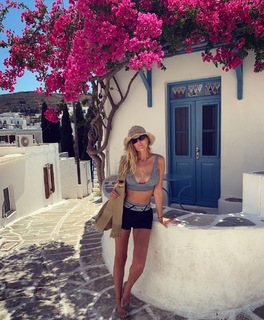 Toni Garrn feet photo thumbnail