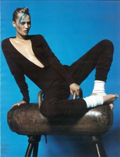 Toni Garrn feet photo thumbnail