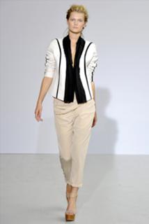 Toni Garrn feet photo thumbnail