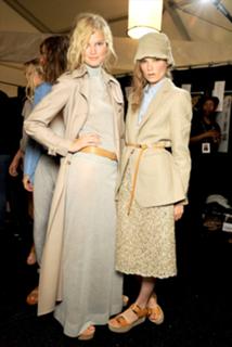 Toni Garrn feet photo thumbnail