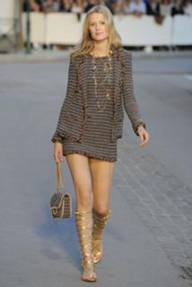 Toni Garrn feet photo thumbnail