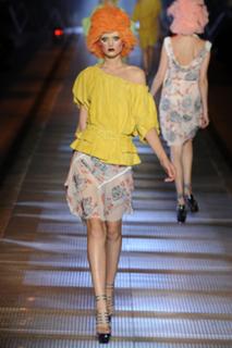 Toni Garrn feet photo thumbnail