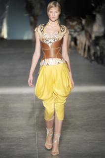 Toni Garrn feet photo thumbnail