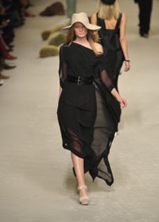 Toni Garrn feet photo thumbnail