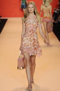 Toni Garrn feet photo thumbnail