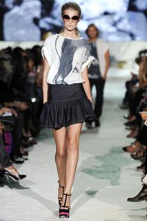 Toni Garrn feet photo thumbnail