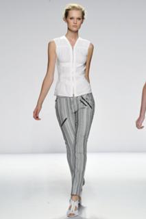 Toni Garrn feet photo thumbnail