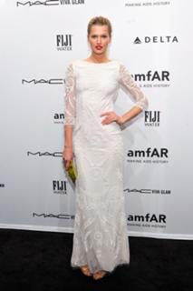 Toni Garrn feet photo thumbnail