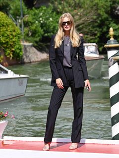 Toni Garrn feet photo 15