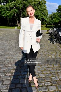 Toni Garrn feet photo 13