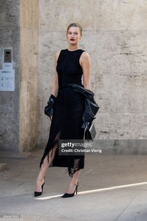 Toni Garrn feet photo 9