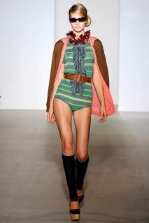 Toni Garrn feet photo 4