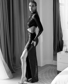 Toni Garrn feet photo 7