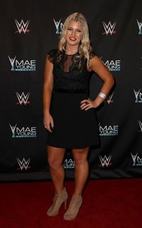 Toni Rossall feet photo thumbnail