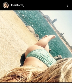 Toni Rossall feet photo thumbnail