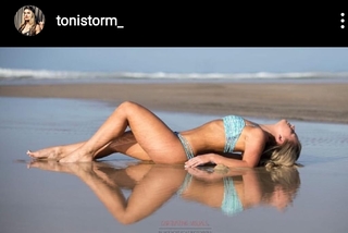 Toni Rossall feet photo thumbnail