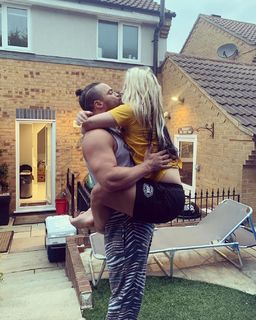 Toni Rossall feet photo thumbnail