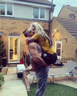 Toni Rossall feet photo thumbnail