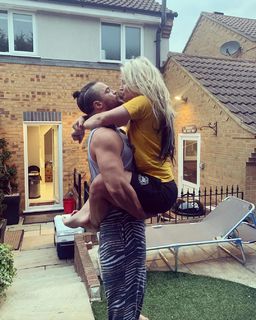 Toni Rossall feet photo thumbnail