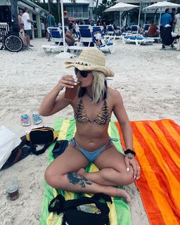 Toni Rossall feet photo thumbnail