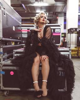 Toni Rossall feet photo thumbnail