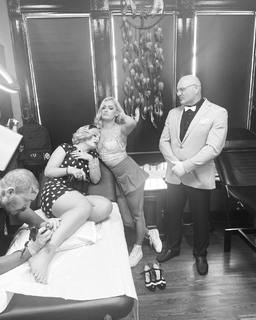 Toni Rossall feet photo thumbnail