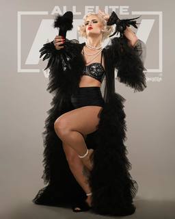 Toni Rossall feet photo thumbnail