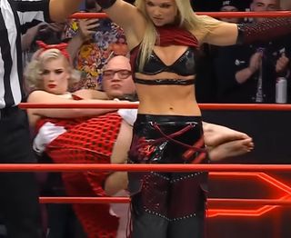 Toni Rossall feet photo thumbnail