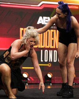 Toni Rossall feet photo thumbnail