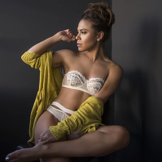 Toni Trucks feet photo 10