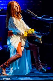 Tori Amos feet photo 9